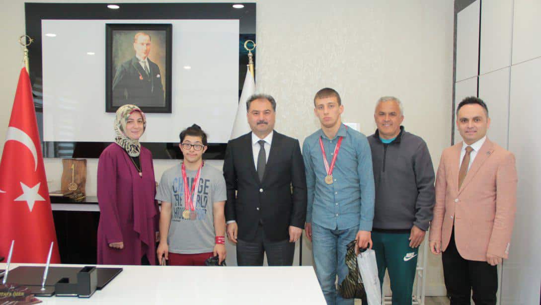 Togemder Özel Eğitim Meslek Okulu öğrencilerinden Milli Eğitim Müdürümüz Sn.Mustafa Özen'e ziyaret
