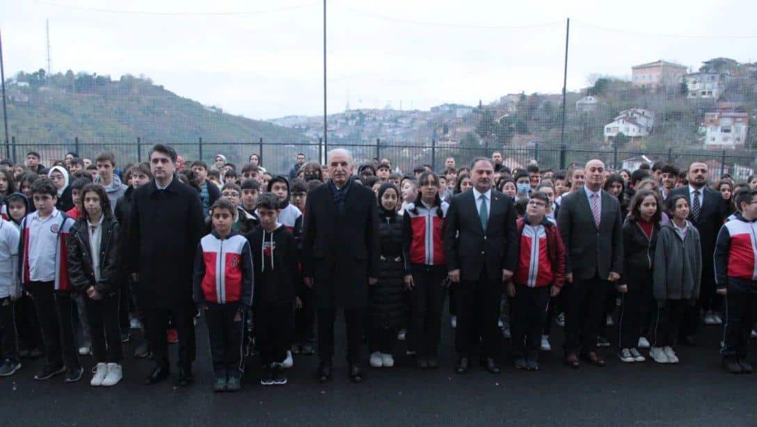 Şehit Öğretmen Ahmet Onay Ortaokulu Bayrak Töreni