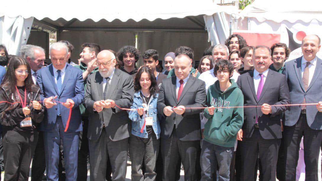 Ümraniye Prof.Dr. Nabi Avcı Fen Lisesi'nde 9.Tübitak 4006 Bilim Fuarı açılışı yapıldı .