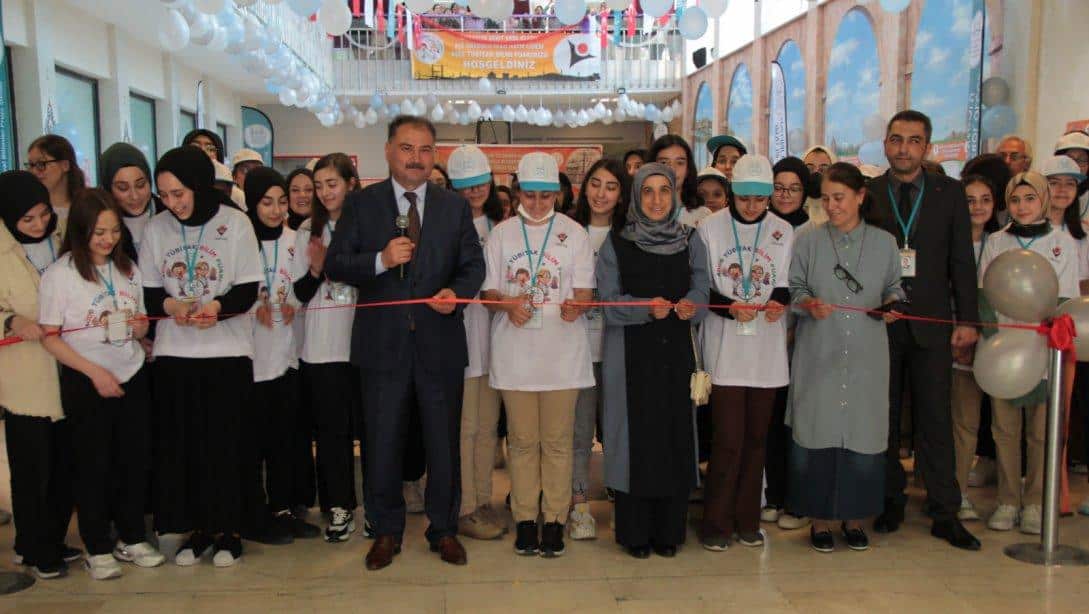 Ümraniye Şehit Erol Olçok Kız Anadolu İmam Hatip Lisesinde  9.Tübitak 4006 Bilim Fuarı açılışı yapıldı.