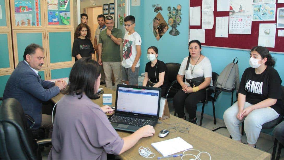 Ümraniye İlçe Milli Eğitim Müdürümüz Sn.Mustafa Özen'in Ortaöğretim Kurumları Tercih Danışmanlığı Birimleri Ziyareti