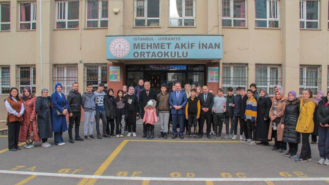 Mehmet Akif İnan Ortaokulu Bayrak Töreni