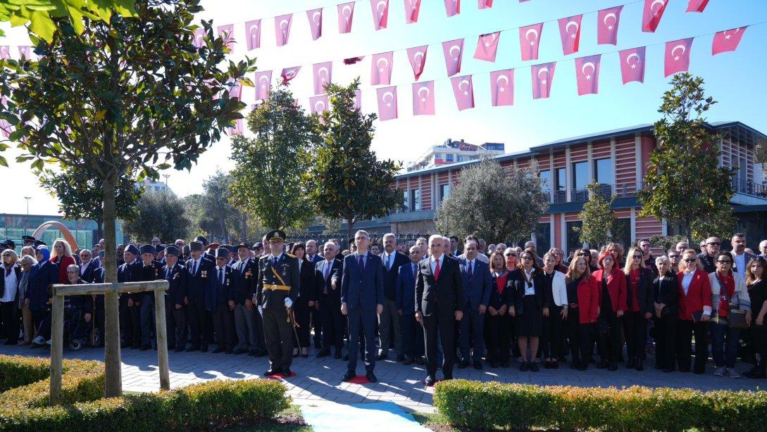 29 EKİM CUMHURİYET BAYRAMI'NIN 101.YILI MÜNASEBETİYLE ÇELENK SUNMA TÖRENİ GERÇEKLEŞTİRİLDİ